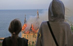"Страшный день для Одессы". Российские оккупанты атаковали город баллистической ракетой. Четверо погибших, 32 раненых. Фоторепортаж