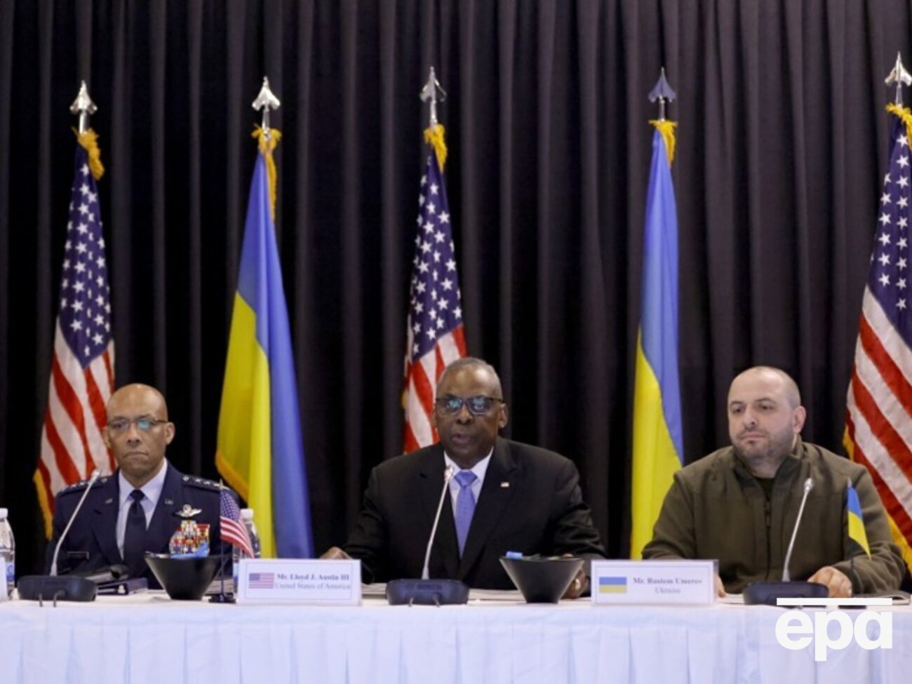 Сейчас "Рамштайном" руководят США