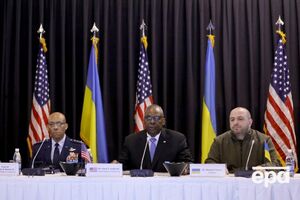 Сейчас "Рамштайном" руководят США