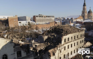 Оккупанты разрушают Харьков практически каждый день, для защиты города требуется усиление ПВО, заявил Зеленский