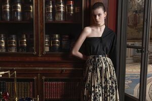 Такий вигляд має трендова сорочка Dior