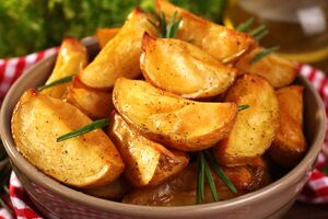 Картофель нужно запекать до золотистой корочки