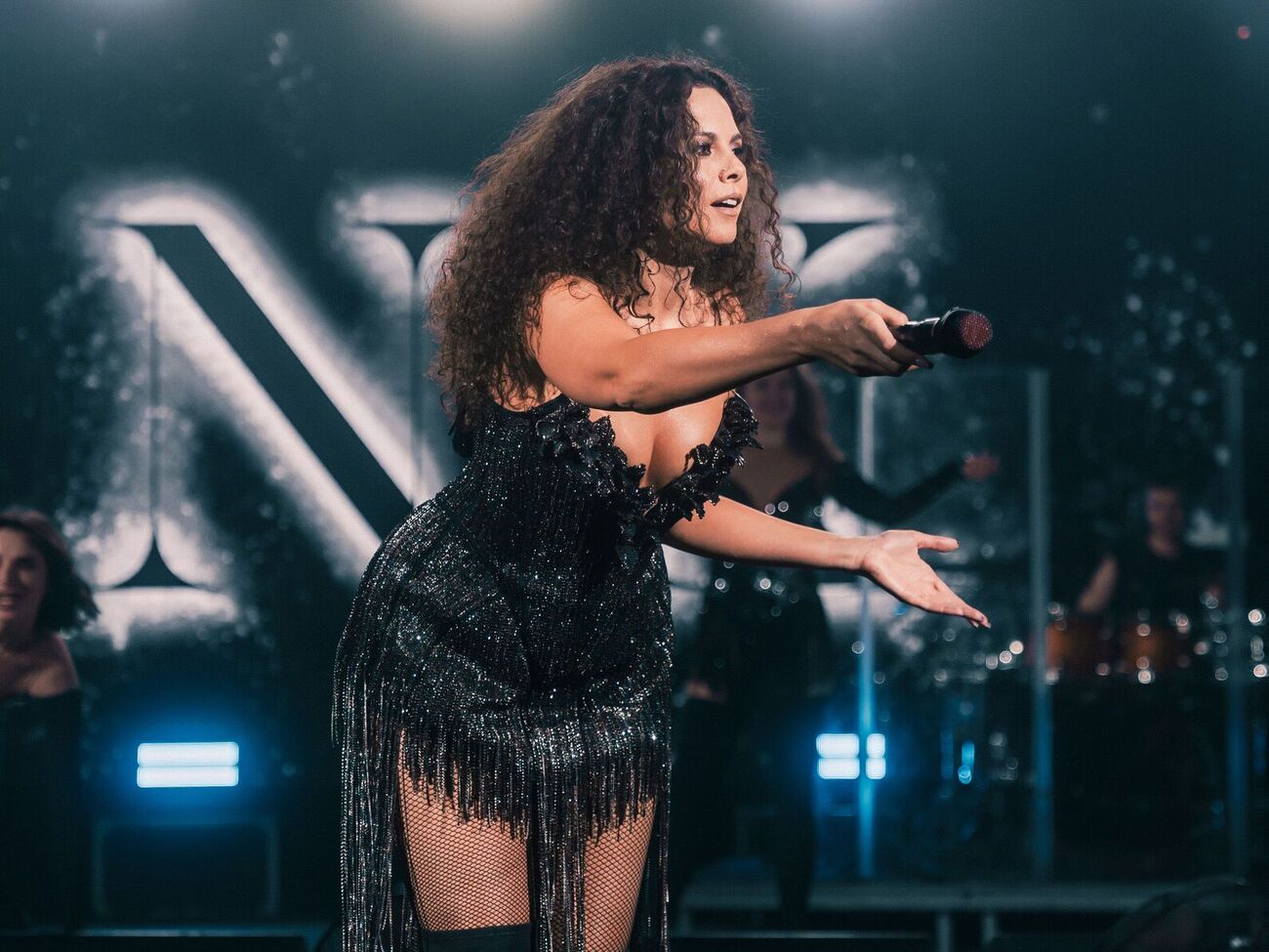 Каменских заявила, что намерена строить карьеру певицы за границей