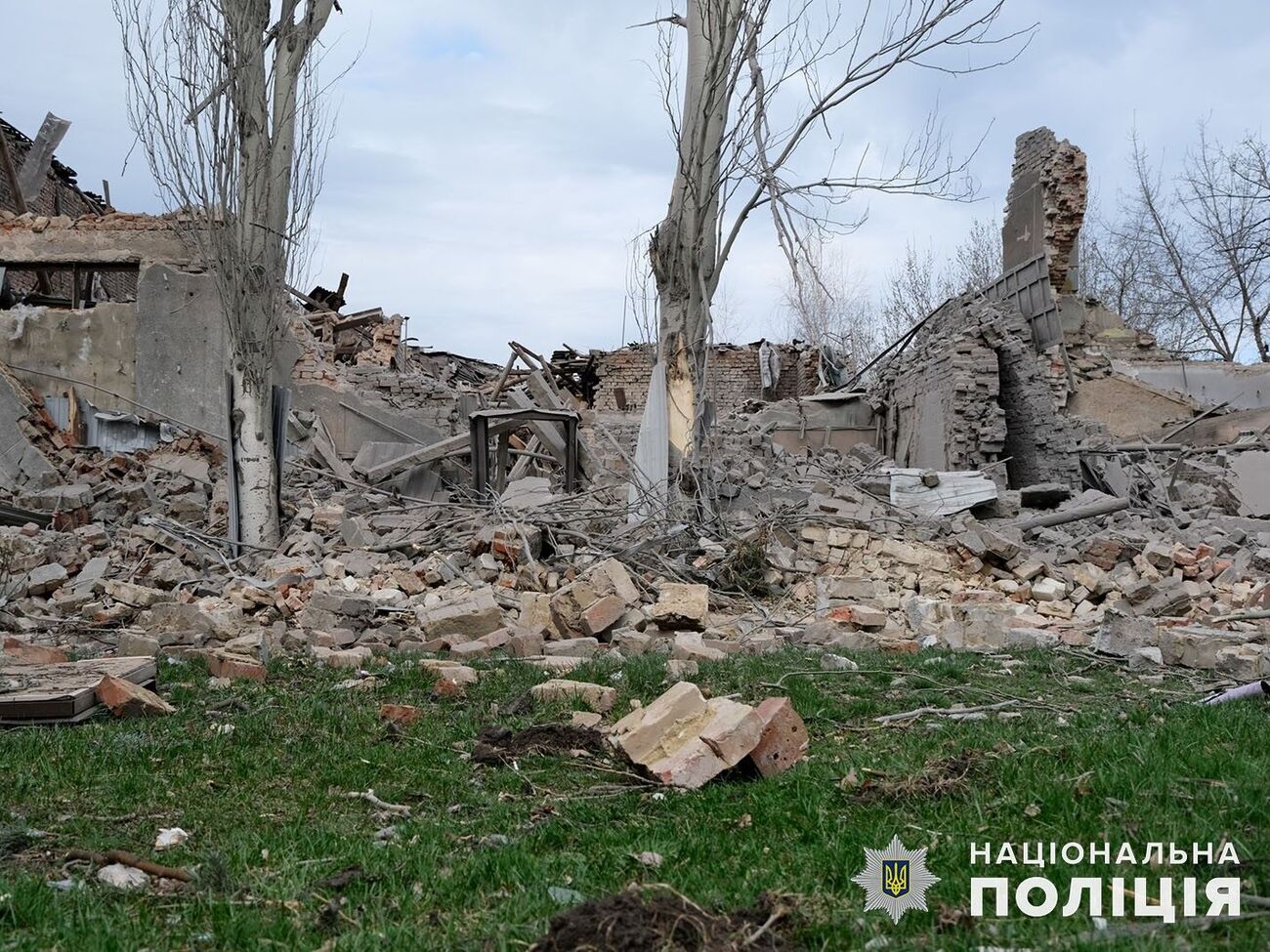 В результате российского обстрела в Селидово повреждены семь админзданий, 12 многоэтажных и восемь частных жилых домов, отметили в ОВА