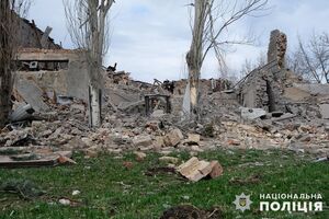 В результате российского обстрела в Селидово повреждены семь админзданий, 12 многоэтажных и восемь частных жилых домов, отметили в ОВА