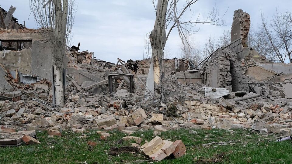 Унаслідок російського обстрілу в Селидовому пошкоджені сім адмінбудівель, 12 багатоповерхових і вісім приватних житлових будинків, зазначили в ОВА