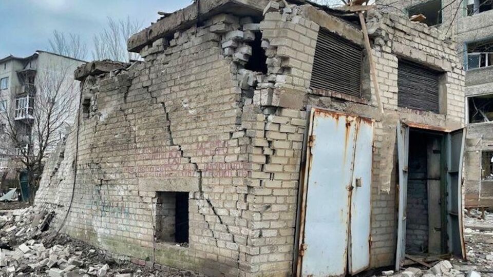 Оккупанты продолжают атаковать энергетическую инфраструктуру региона, в результате чего тысячи людей регулярно остаются без света