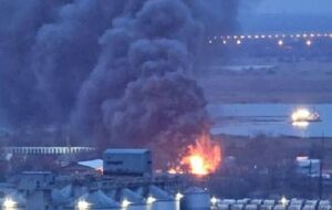 Фото и видео пожара опубликовали местные каналы