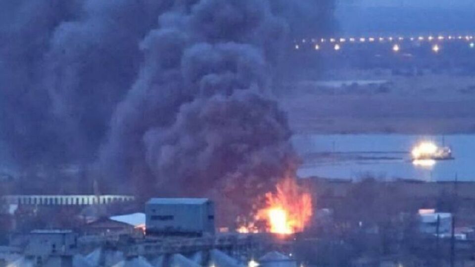 Фото и видео пожара опубликовали местные каналы