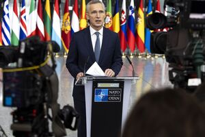 Каждый день задержки с решением в США о предоставлении помощи Украине имеет последствия на поле боя, отметил Столтенберг