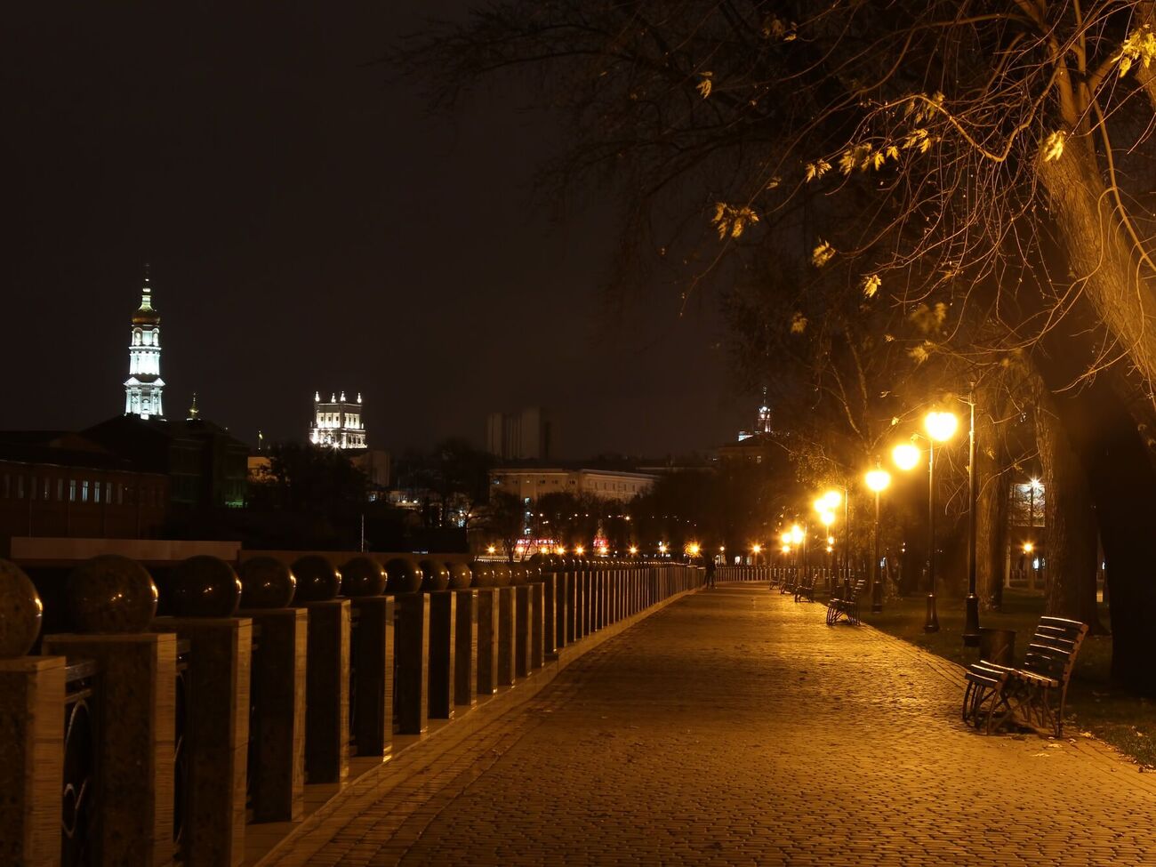 Оккупанты около 1.00 4 апреля нанесли удары беспилотниками по Харькову