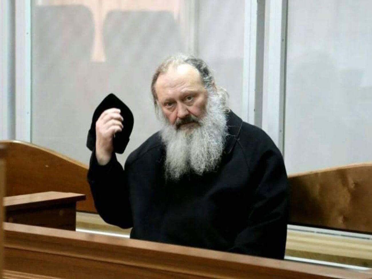 Суд разрешил снять с митрополита Павла электронный браслет, но не отлучаться с места жительства