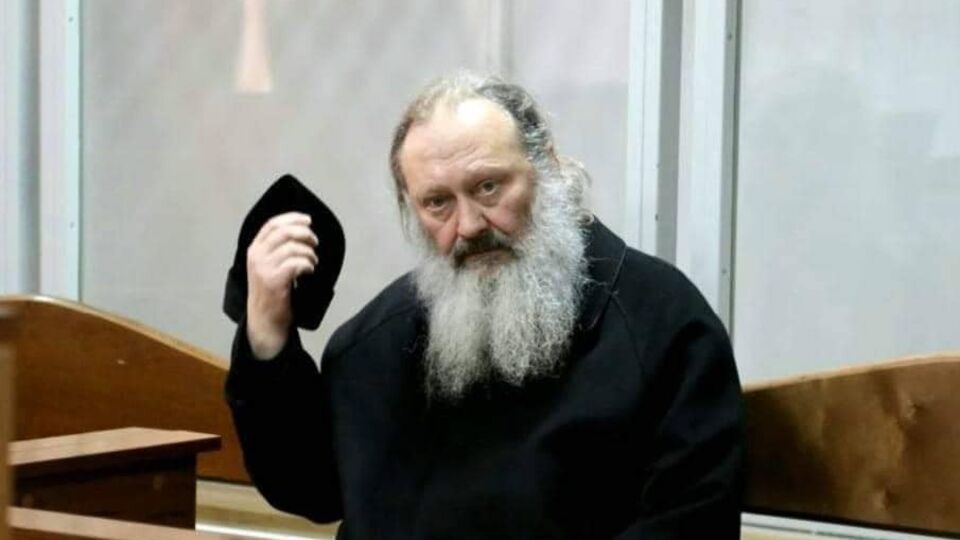 Суд дозволив зняти з митрополита Павла електронний браслет, але не відлучатися з місця проживання