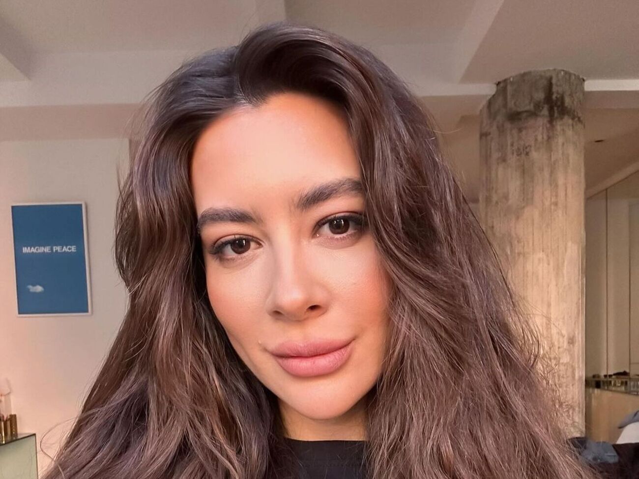 Эсхакзай приобрела известность после участия в шоу "Холостяк"