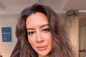 Есхакзай стала популярною після участі в шоу "Холостяк"