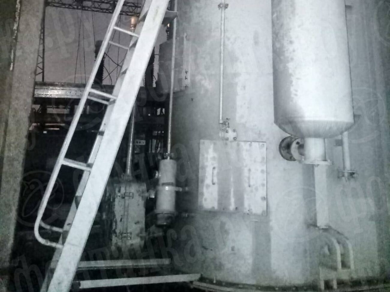 По данным СМИ, на подстанции повреждены два трансформатора