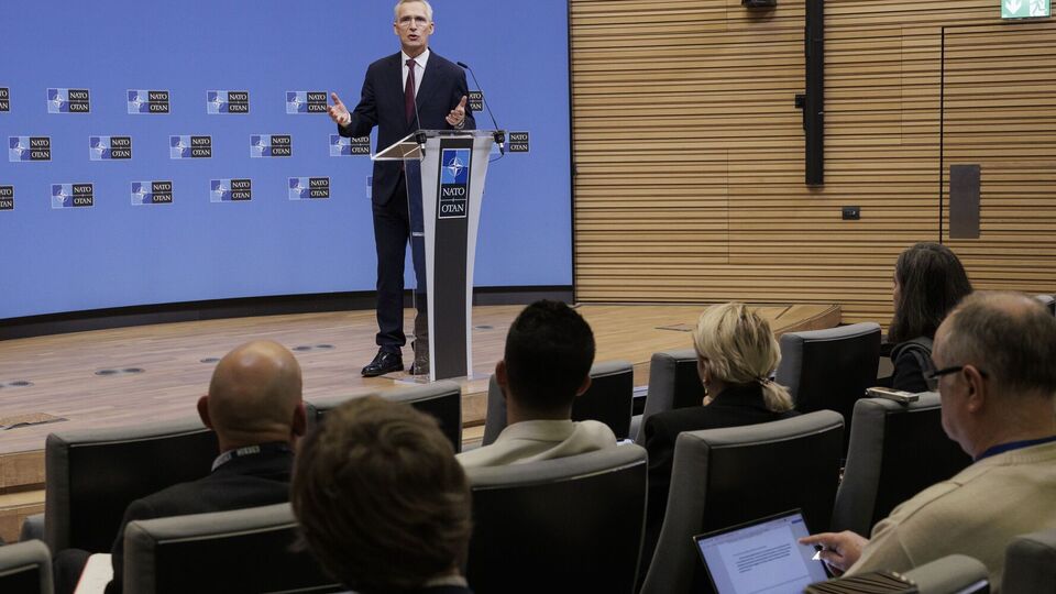 Союзникам потрібно мобілізувати більше підтримки Україні найближчими днями й тижнями, зазначив Столтенберг