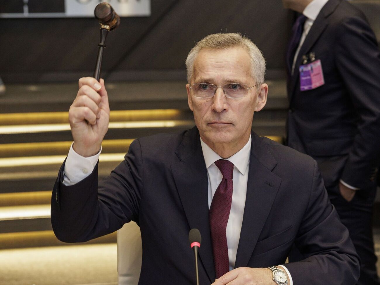 Єдиний спосіб досягти справедливого й міцного миру в Україні – мати сильні українські Збройні сили, зазначив Столтенберг