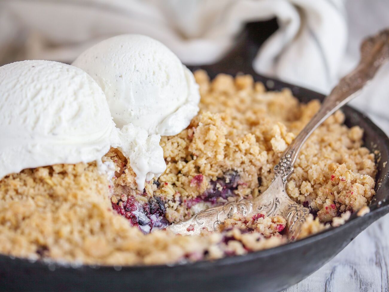 Крамбл можно подавать с мороженым