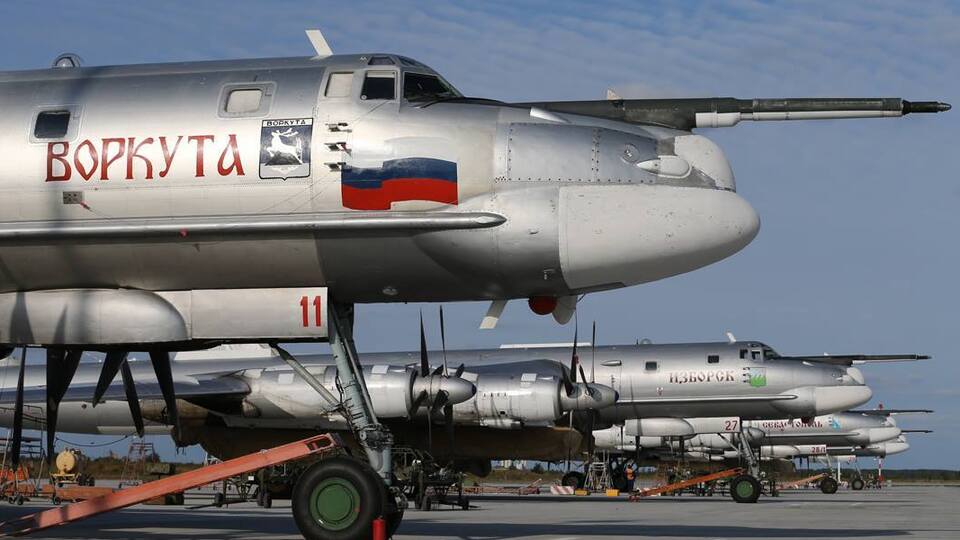 Унаслідок атаки дронів на аеродромі Енгельс-2, імовірно, значно пошкоджено три Ту-95МС, зазначили в ГУР МО