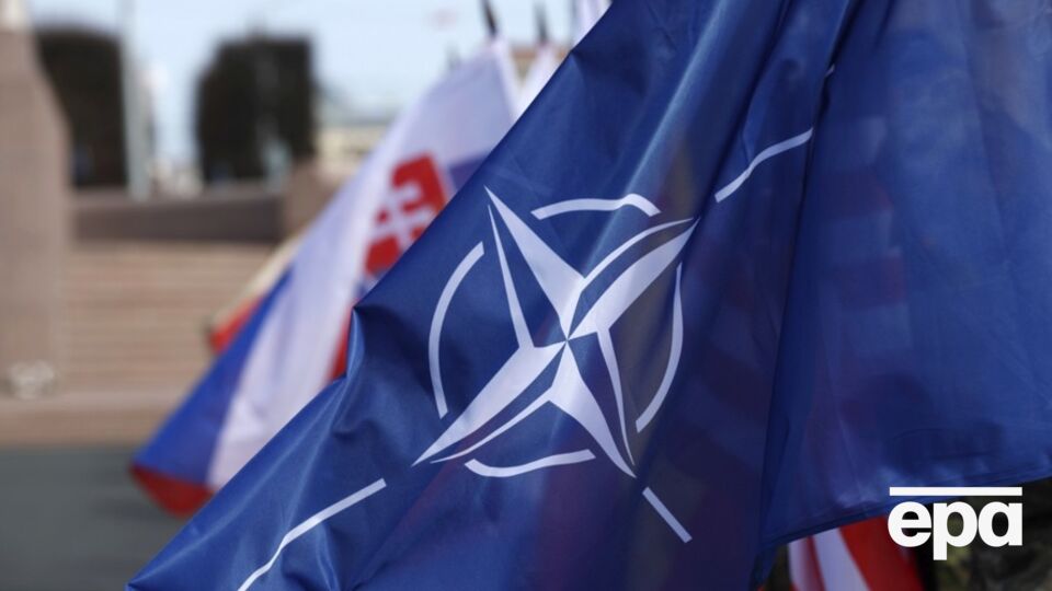 За даними співрозмовників NYT, у НАТО немає бажання приймати нового члена, який може втягнути Альянс у найбільшу сухопутну війну в Європі з 1945 року