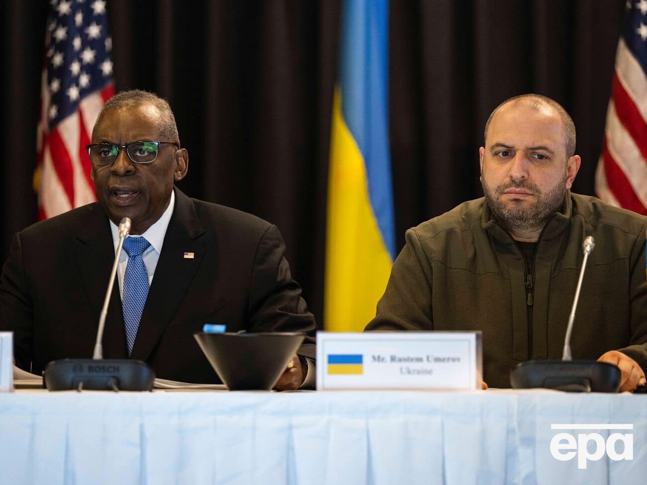 Остін і Умєров проводять щотижневі переговори