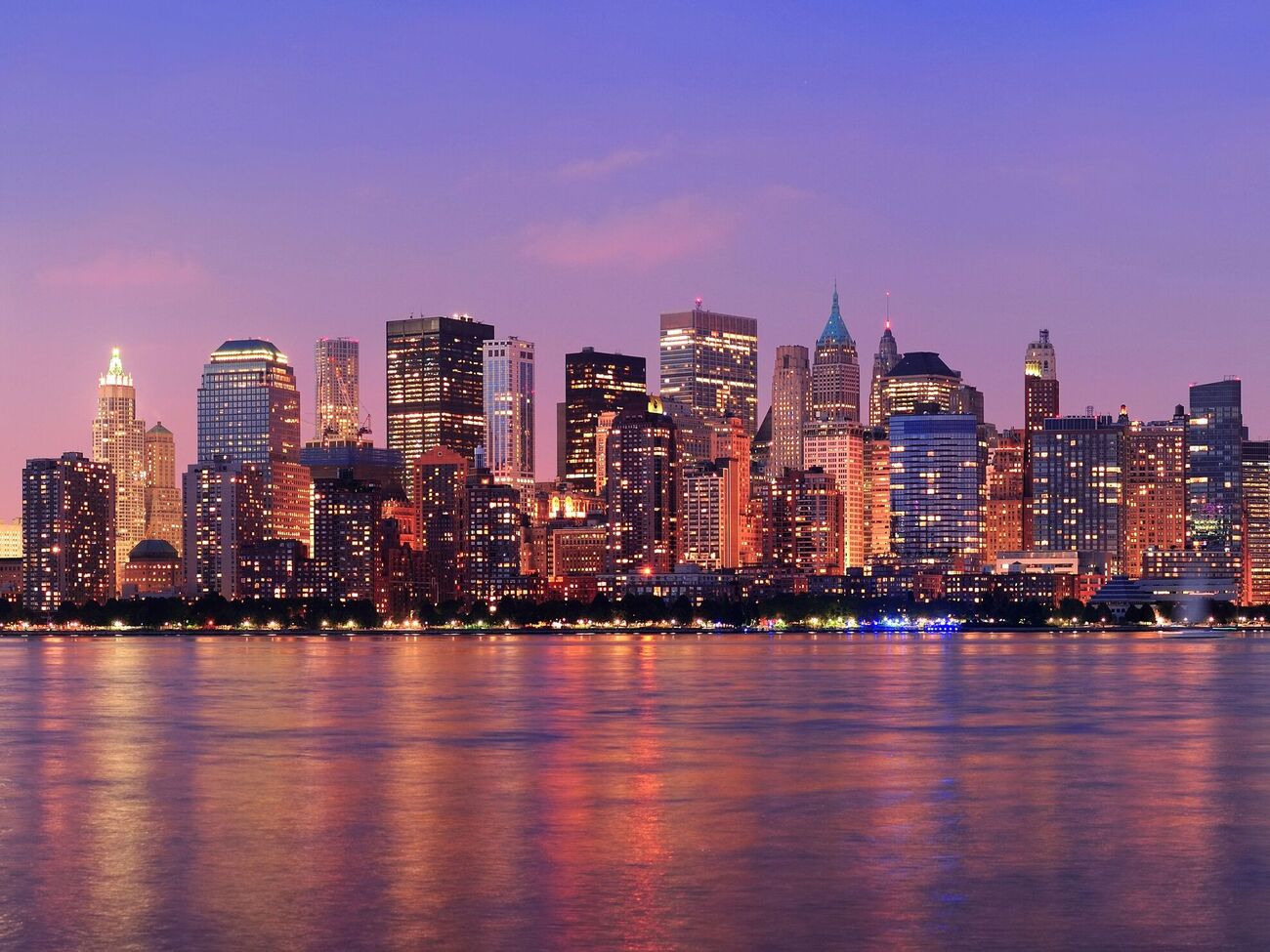 Жители Нью-Йорка рассказали, что землетрясение ощущалось как "сильный грохот, который длился около 30 секунд", отметили СМИ