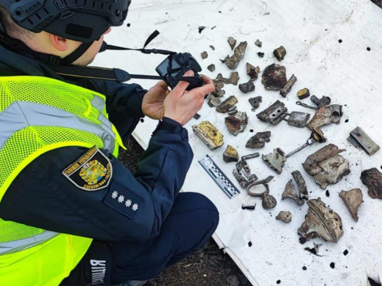 Слідчі Нацполіції вивчають уламки ракет РФ, які прилетіли по Харківській області