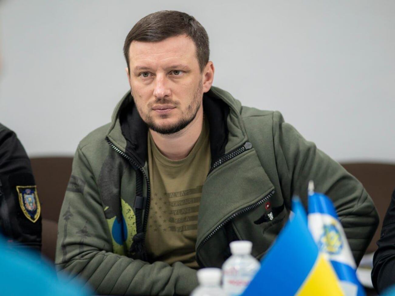 По словам Прокудина, захватчики управляемыми авиабомбами ударили по селу Змиевка Бериславского района