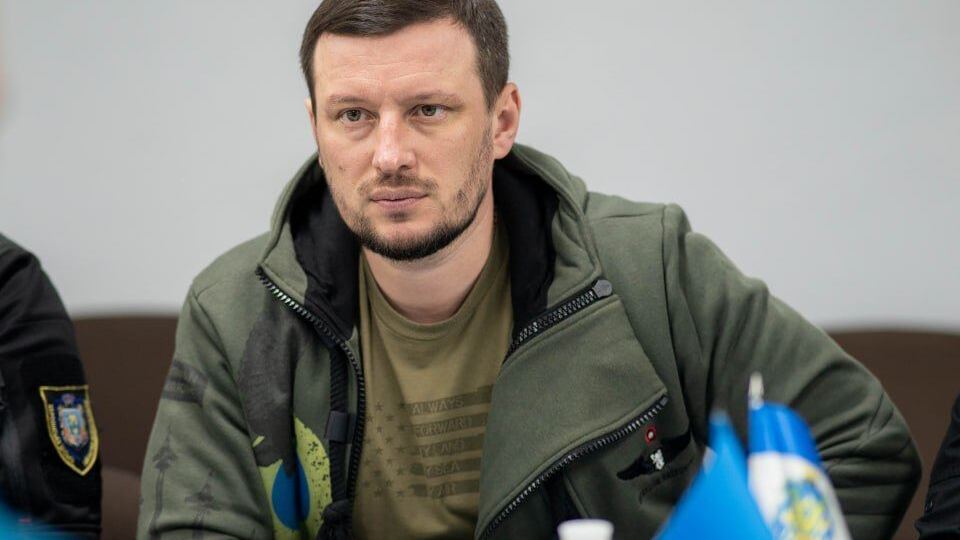 По словам Прокудина, захватчики управляемыми авиабомбами ударили по селу Змиевка Бериславского района