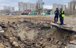 В результате российских ударов в Харькове ночью появились две воронки размером пять на пять метров, рассказал Болвинов