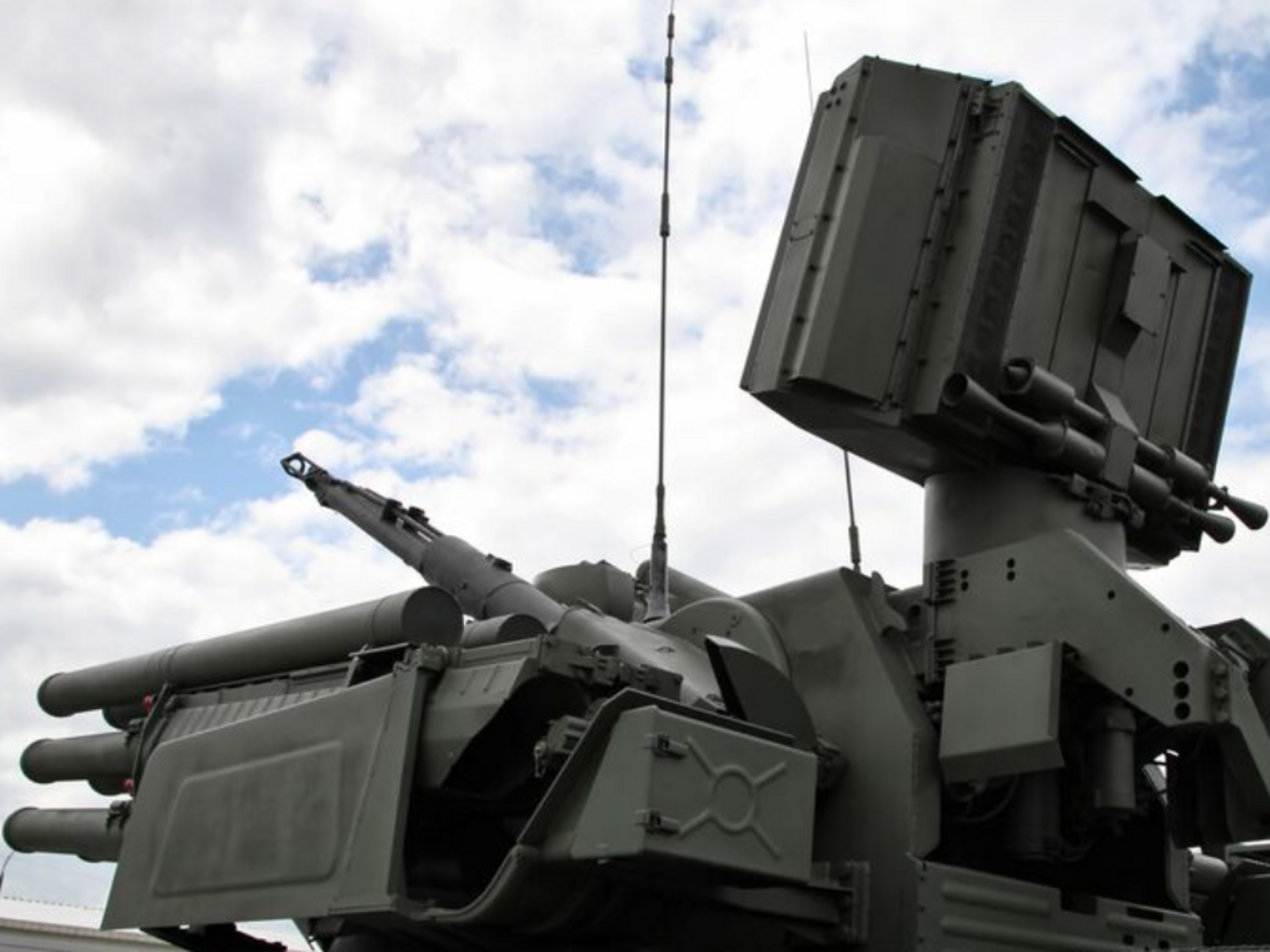 Силы ПВО оккупантов в состоянии повышенной боевой готовности нервничают и, как следствие, могут сбивать собственные самолеты, полагают в британской разведке