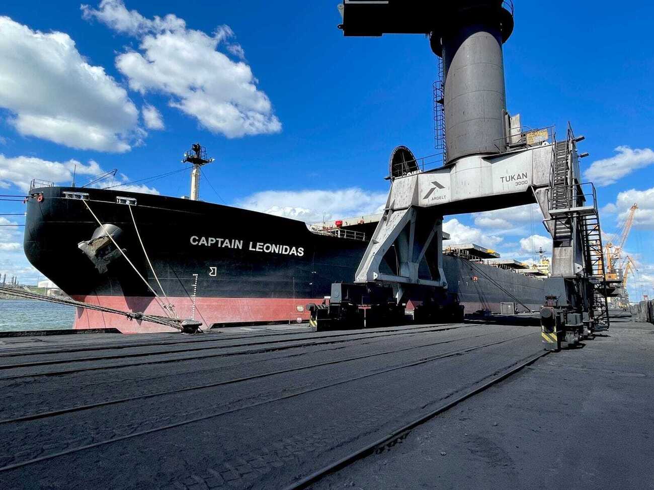 Балкер Captain Leonidas вышел из порта Пивденный с продукцией украинских металлургических предприятий, отметили в Администрации морских портов Украины