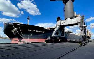 Балкер Captain Leonidas вийшов із порту Південний із продукцією українських металургійних підприємств, зазначили в Адміністрації морських портів України