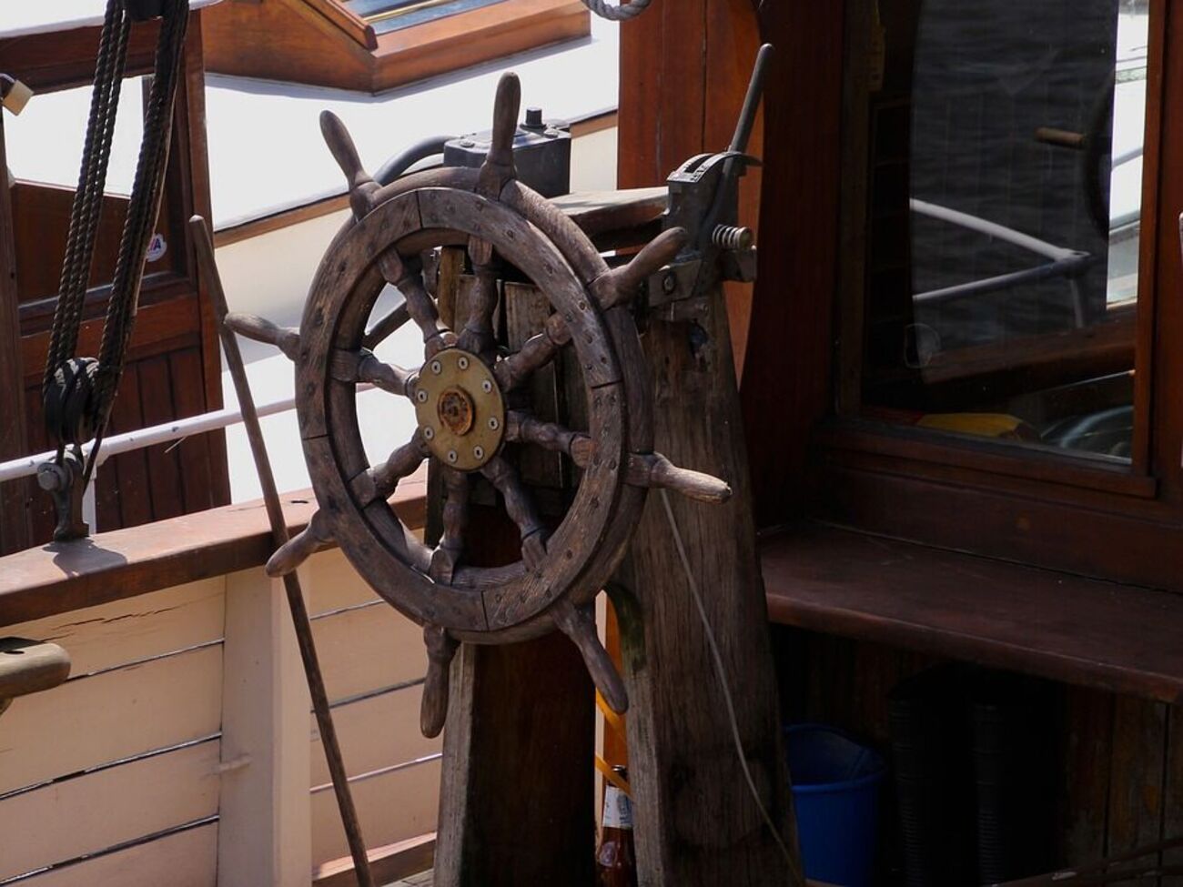 Катер столкнулся с пришвартованным судном