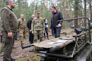 Сырскому и Умерову показали новых военных роботов
