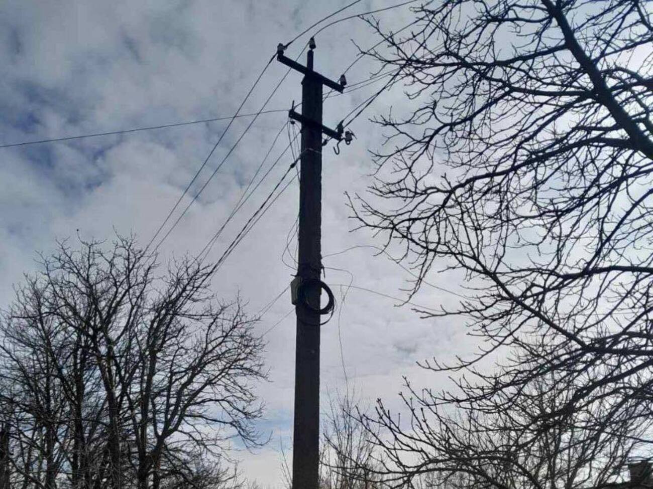 Енергетики майже цілодобово працюють, щоб оперативно усувати наслідки атак і повертати людям світло, підкреслили в компанії