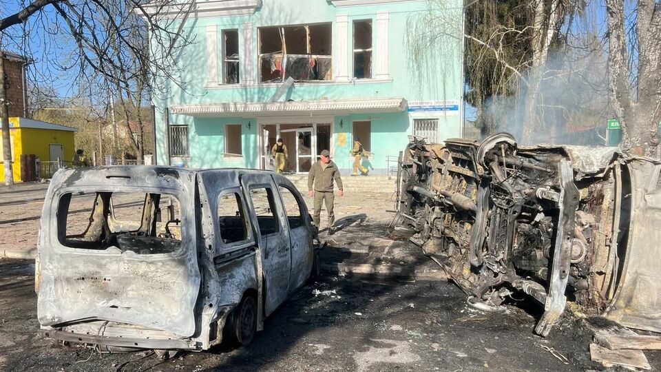 В Белополье разрушен горсовет и еще несколько зданий – оккупанты атаковали город четырьмя бомбами