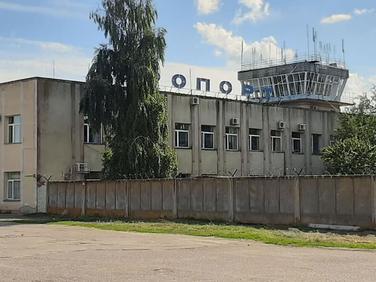 Росіяни атакували аеропорт у Сумах, заявили в ОВА