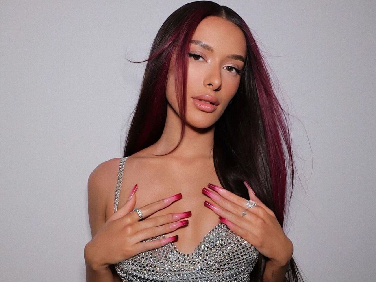 Украинцы критиковали Голан за то, что в 2016 году она пела на конкурсе "Новая волна" во временно оккупированном Крыму