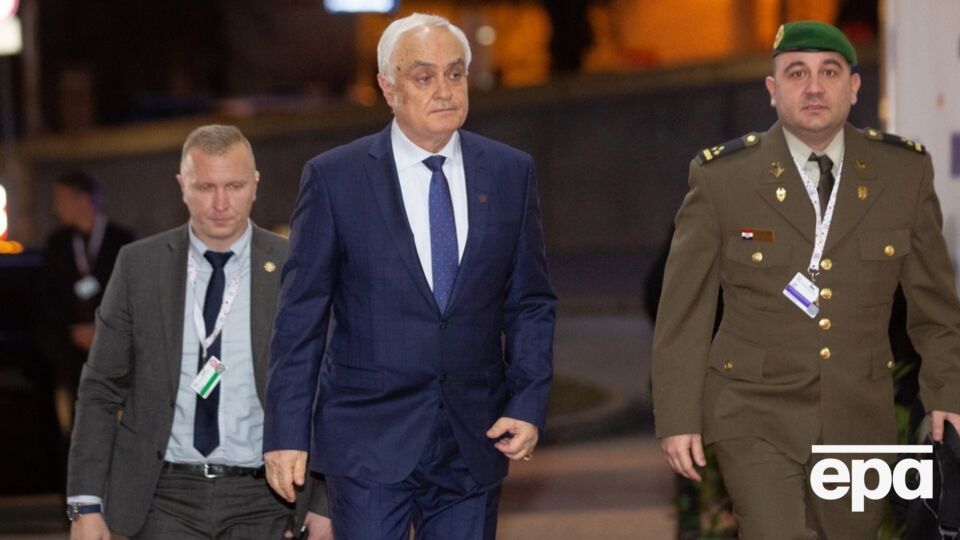 Запрянов (у центрі) висловився про надання допомоги Україні