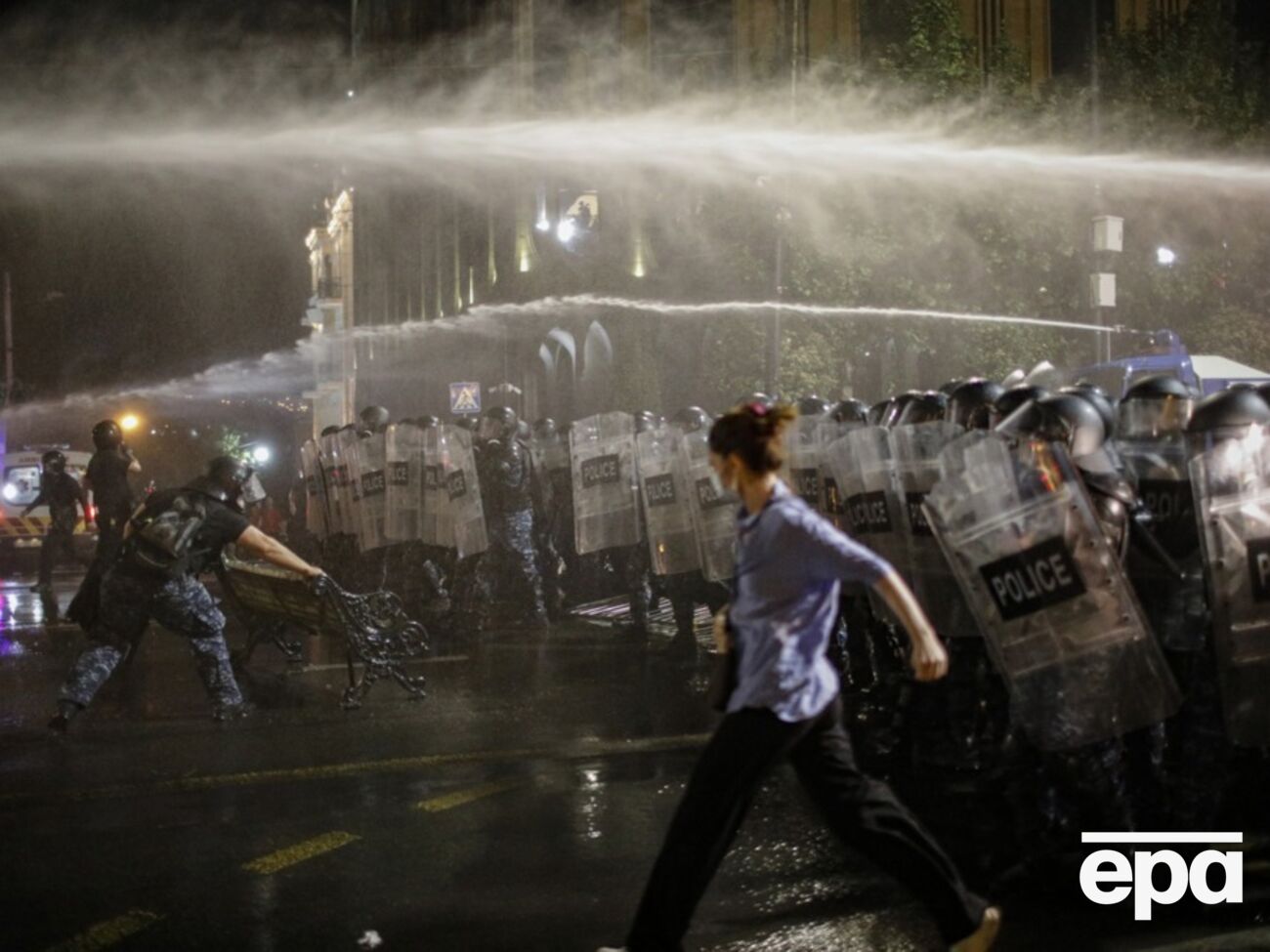 Грузинська поліція застосувала проти протестувальників газ і водомет