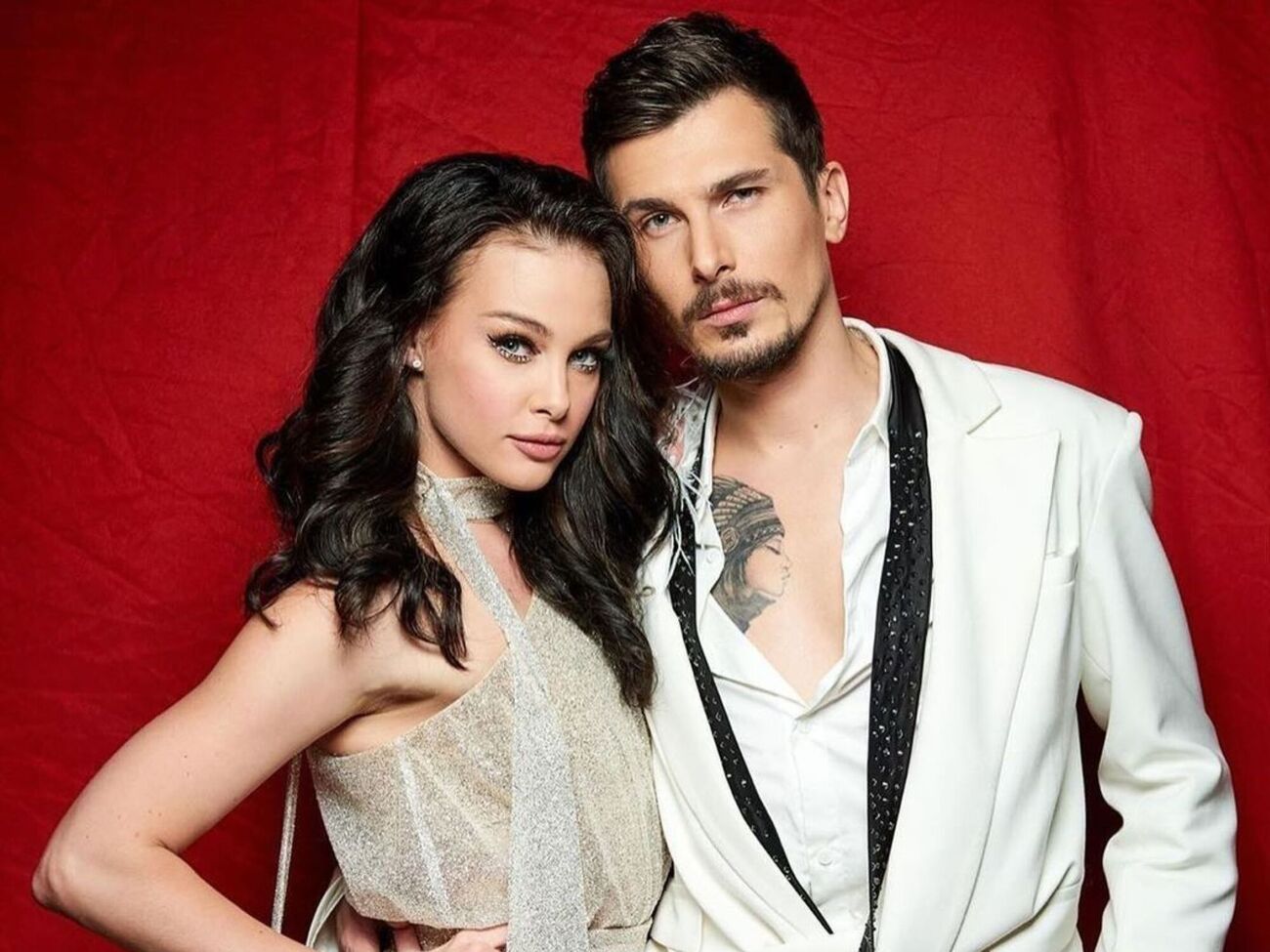 Весной 2024 года артист перестал скрывать, что состоит в отношениях с Сахневич