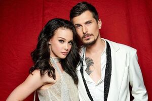 Весной 2024 года артист перестал скрывать, что состоит в отношениях с Сахневич