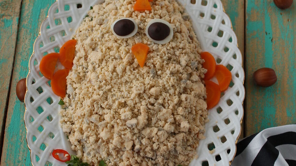 Салат нужно подавать на овальном блюде