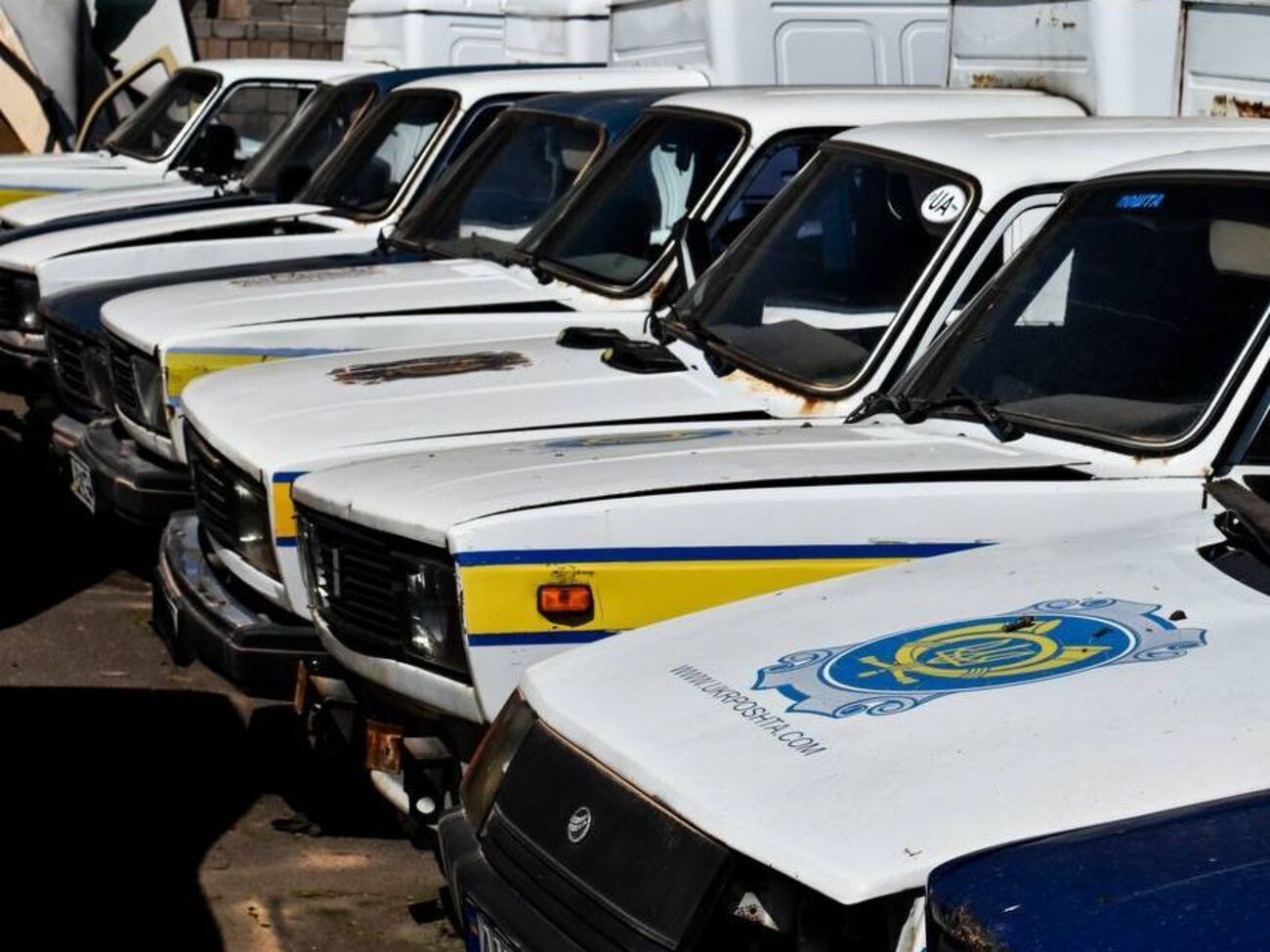 "Укрпошта" виставила на продаж уживані автомобілі