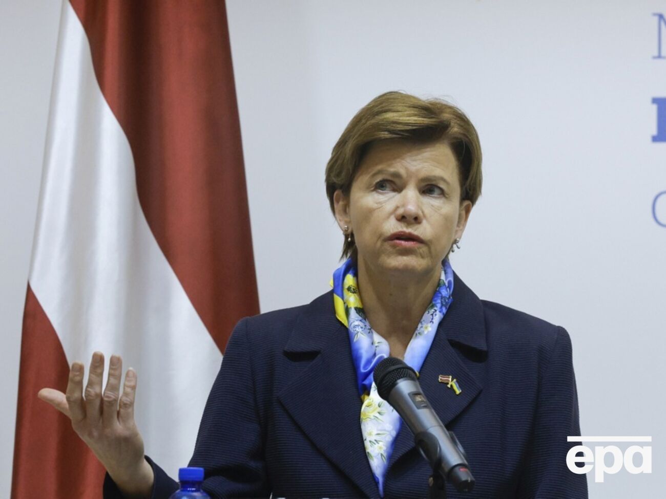 Браже зазначила, що міжнародне право дозволяє Україні бити по місцях, звідки РФ її атакує