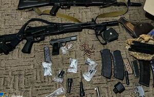 У підозрюваних вилучили 28 пістолетів і понад 10 снайперських гвинтівок