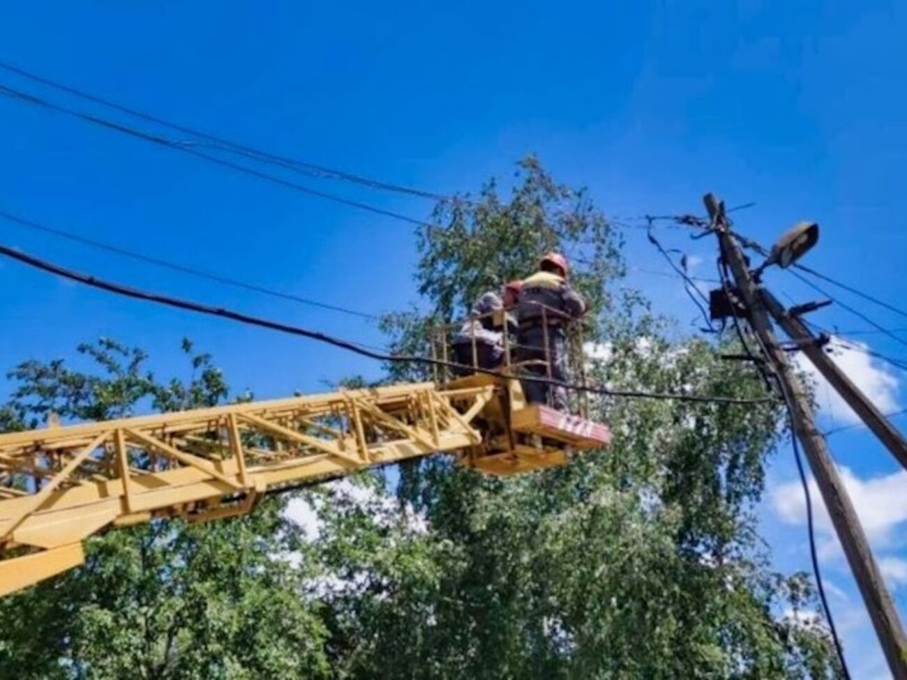 За перші три місяці 2024 року енергетики ДТЕК Ріната Ахметова повернули світло майже 1,9 млн сімей
