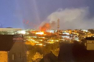 На НПЗ у Калузі розпочалася пожежа